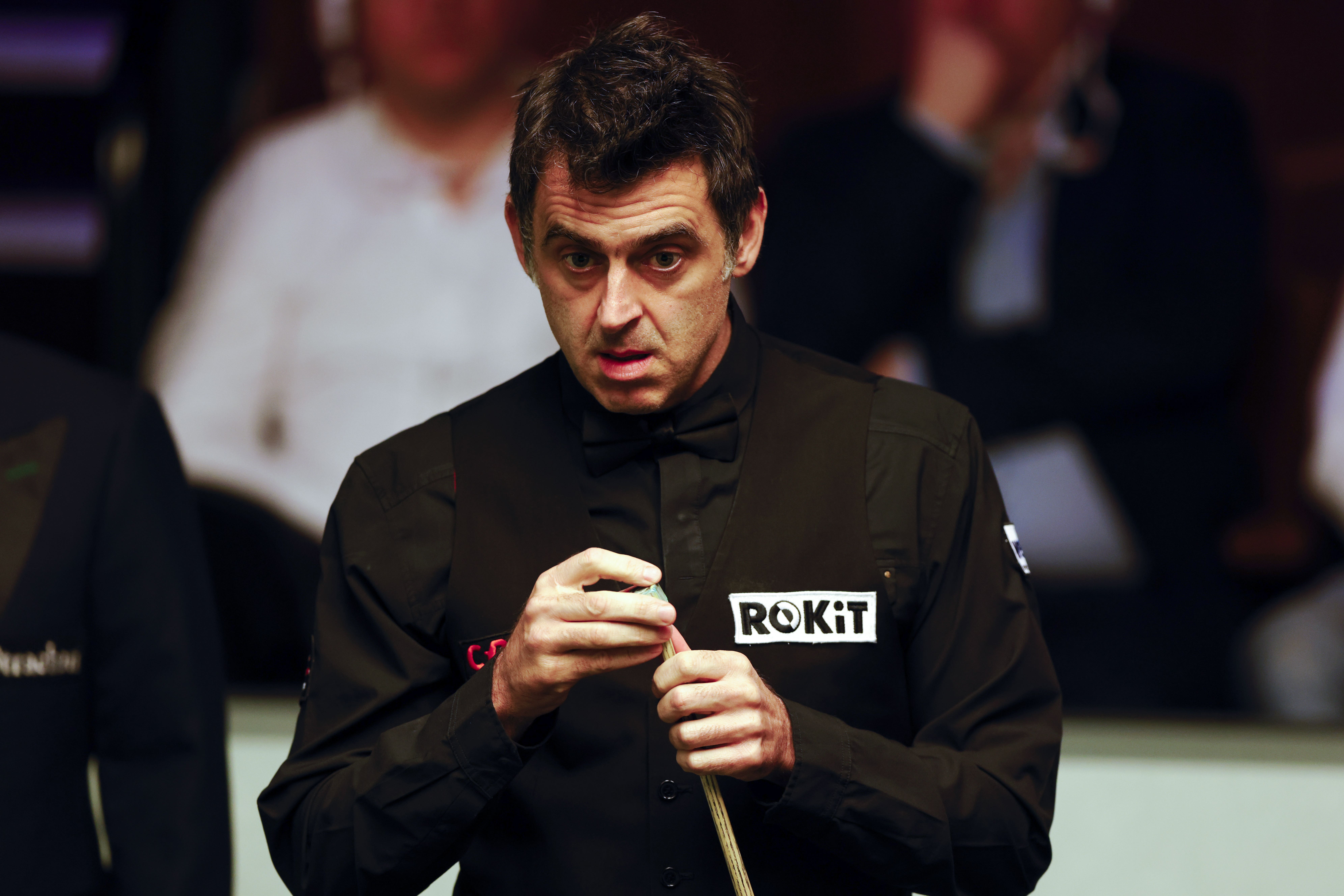 Ronnie O'Sullivan begins World Snooker Championship defence against Pang  Junxu