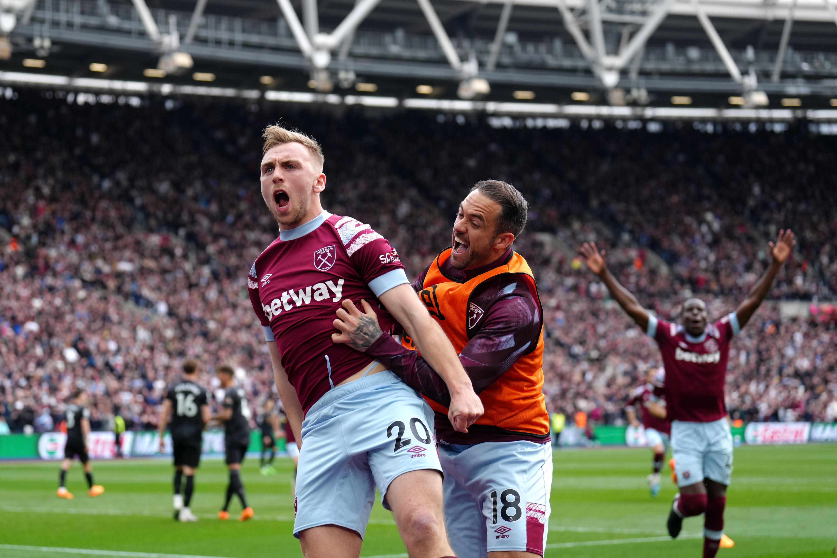 West Ham vs Arsenal LIVE: Premier League latest goals and updates after  Jarrod Bowen equalises | The Independent