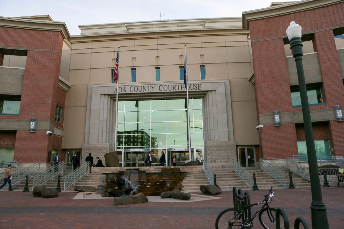 Lori Vallow tiba-tiba meninggalkan pengadilan setelah mendengar tentang bau tak tertahankan dari tubuh JJ dan Tylee di Pemakaman Hewan Peliharaan Daybell