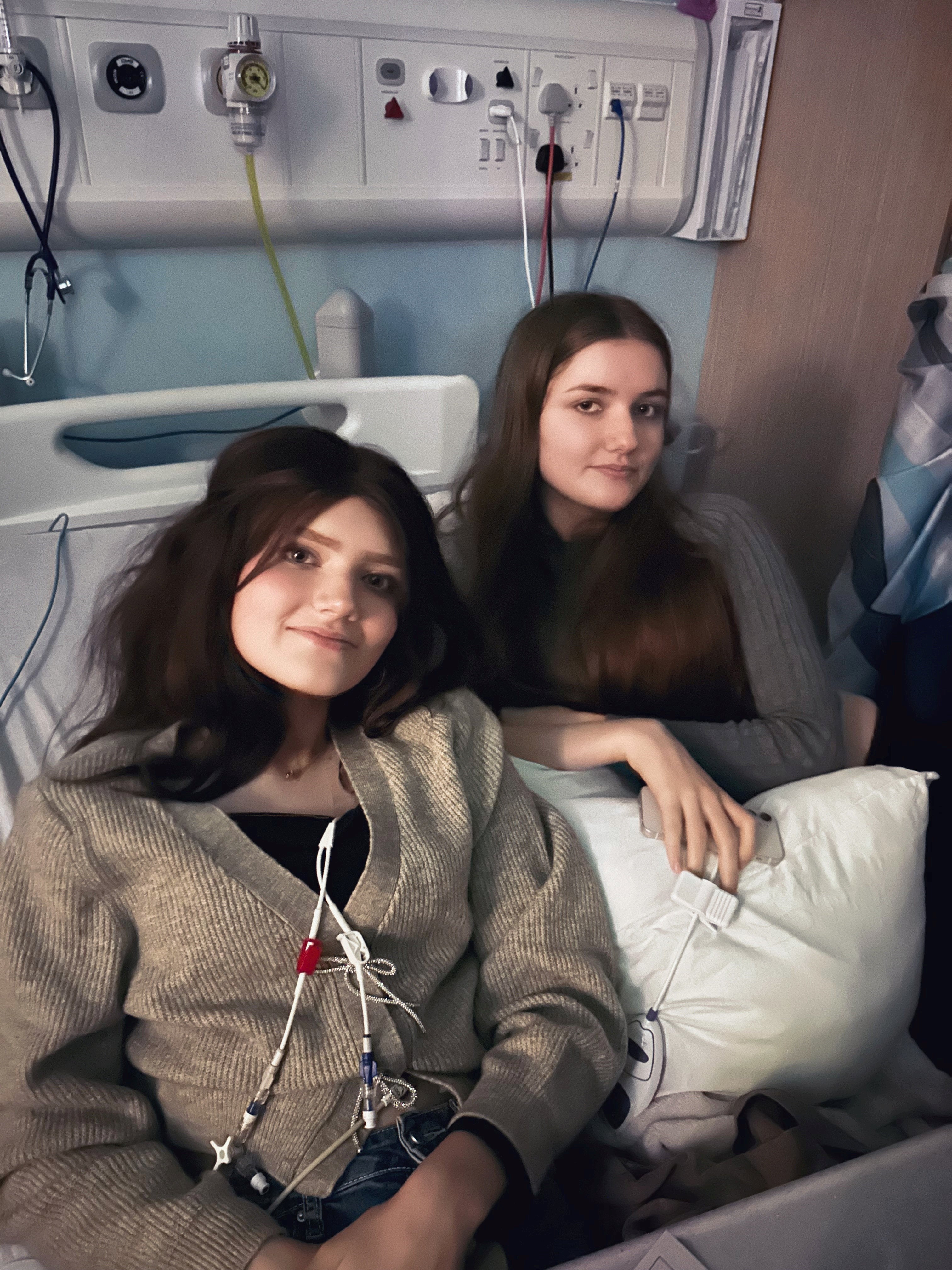 Identical Twins Suffer Same Kidney Cancer Symptoms But Only One Has   Identical Twins  991879 1 