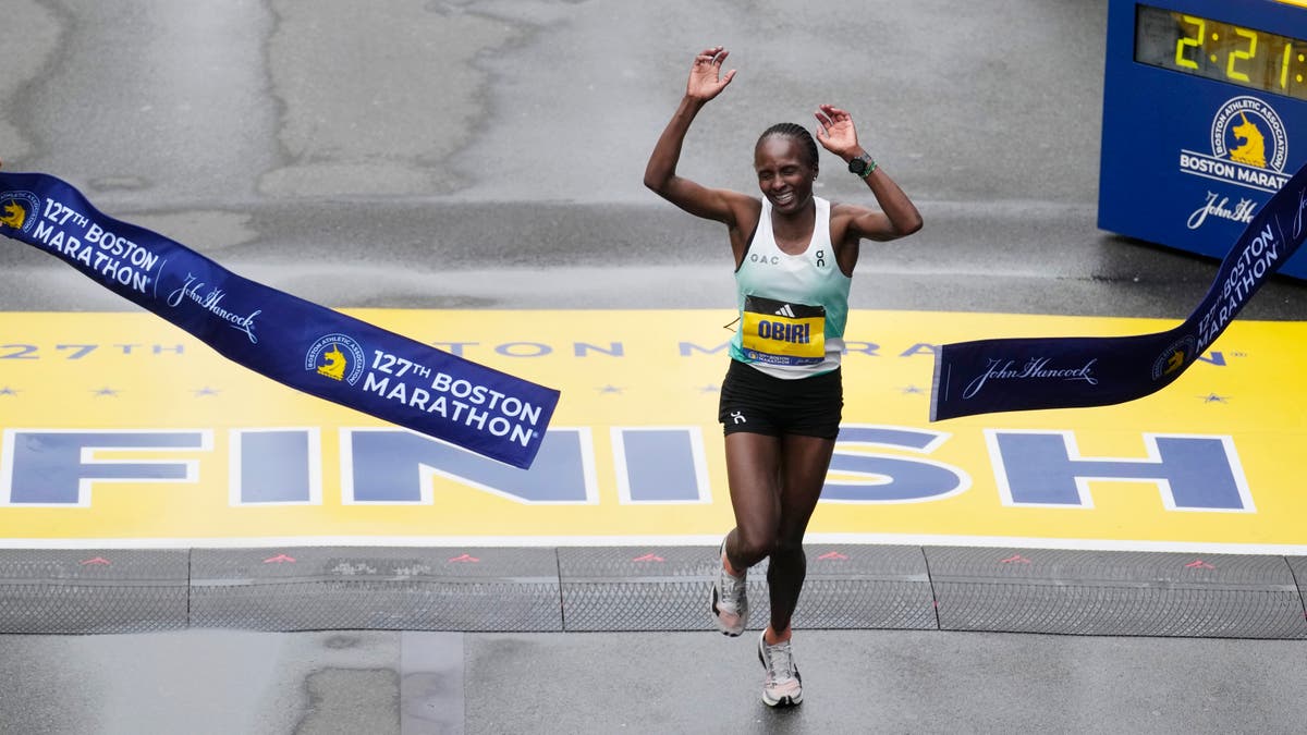 Obiri dari Kenya terlambat lolos untuk memenangkan Boston Marathon putri