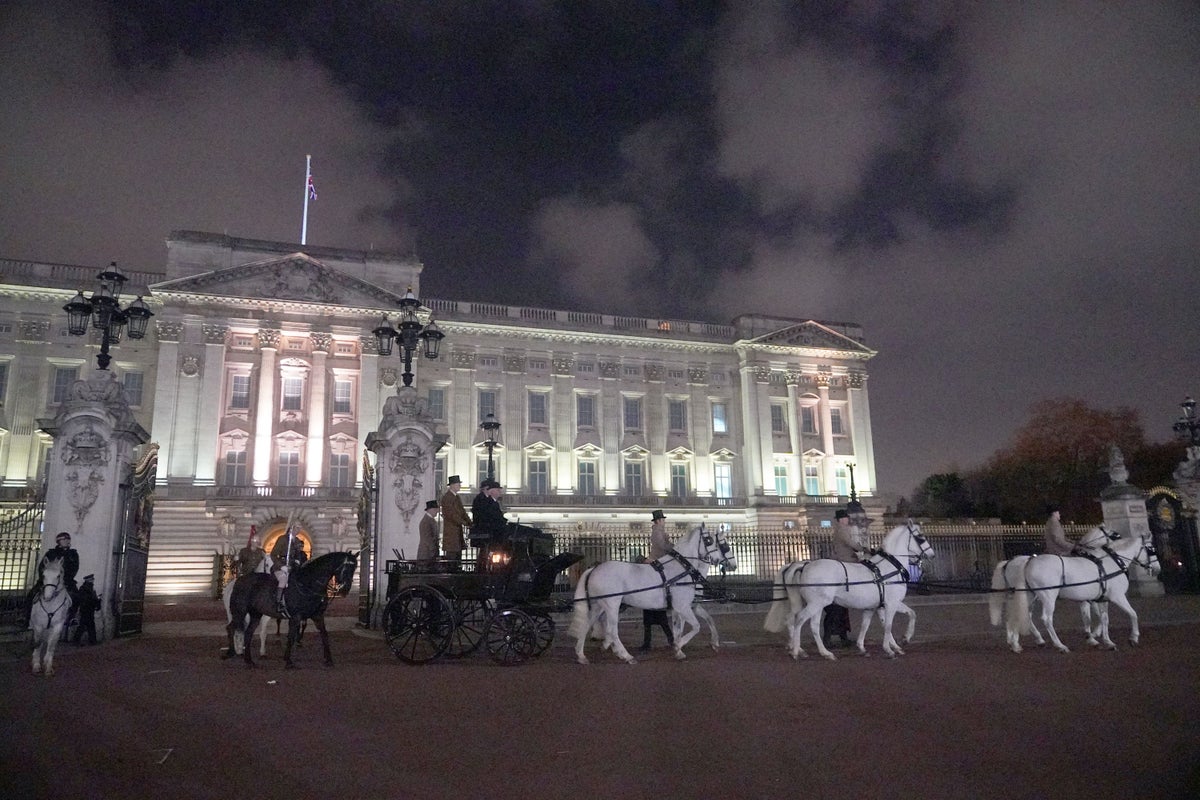 King Charles coronation: Military rehearse parade in middle of night on empty London streets