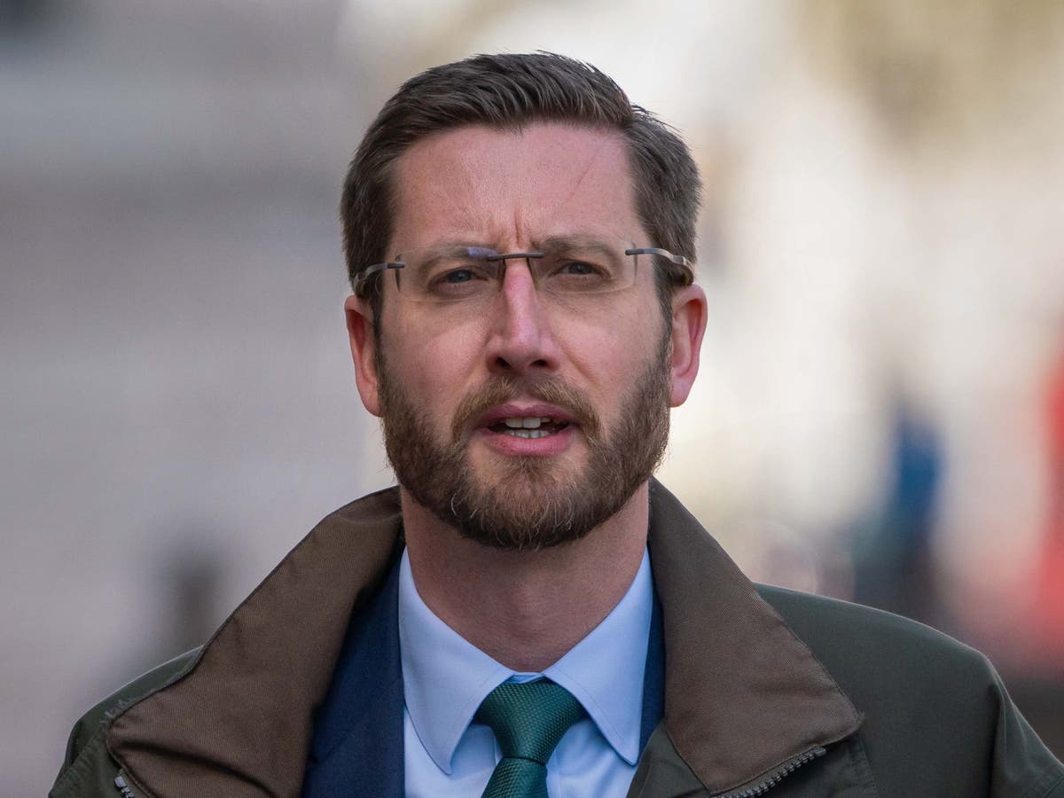 Sekretaris kabinet Rishi Sunak digugat karena ‘diskriminasi dan pelecehan’