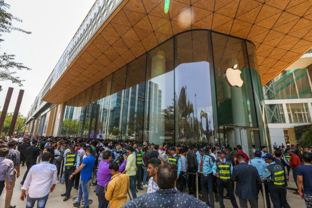 <p>People queue outside the Apple retail store on the day of its launching in Mumbai</p>
