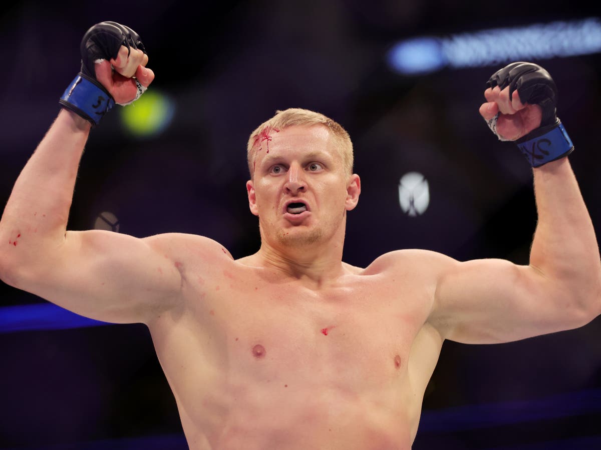 What time does Sergei Pavlovich vs Curtis Blaydes start in UK and US tonight? What time does Sergei Pavlovich vs Curtis Blaydes start in UK and US tonight?