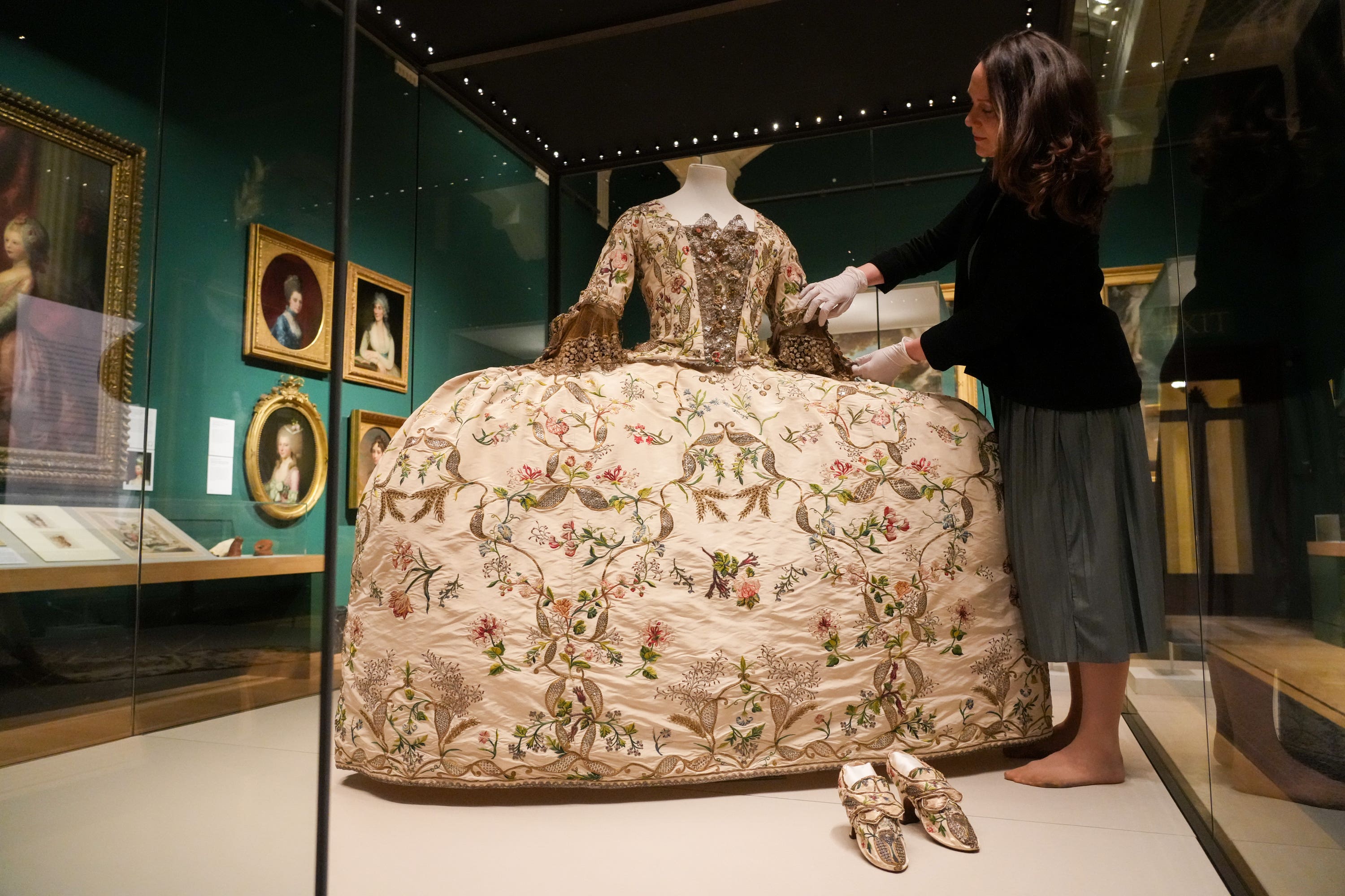 New exhibition reveals Georgian fashion as surprisingly close to modern times - TrendRadars