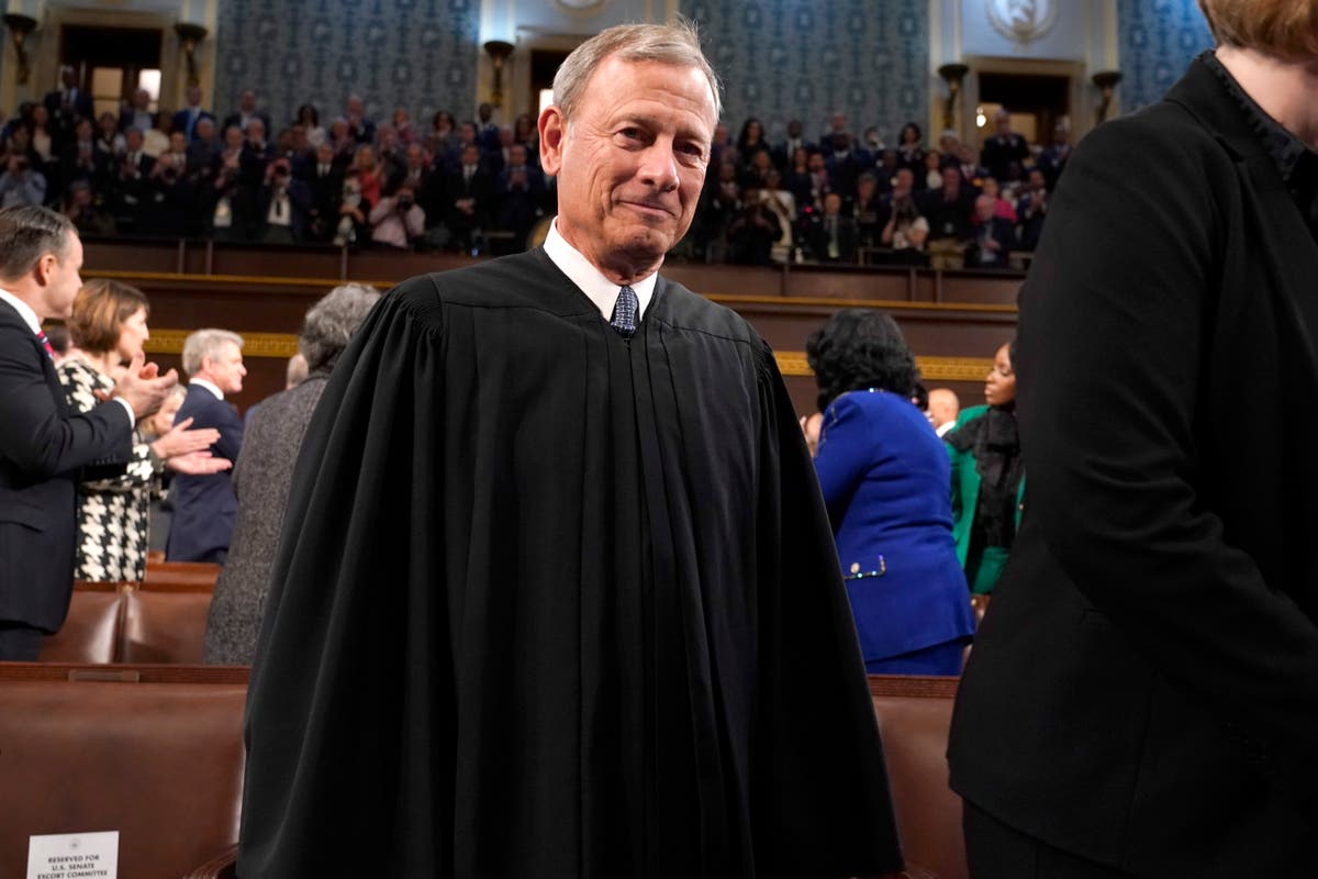 Roberts declines Senate request to testify on court ethics