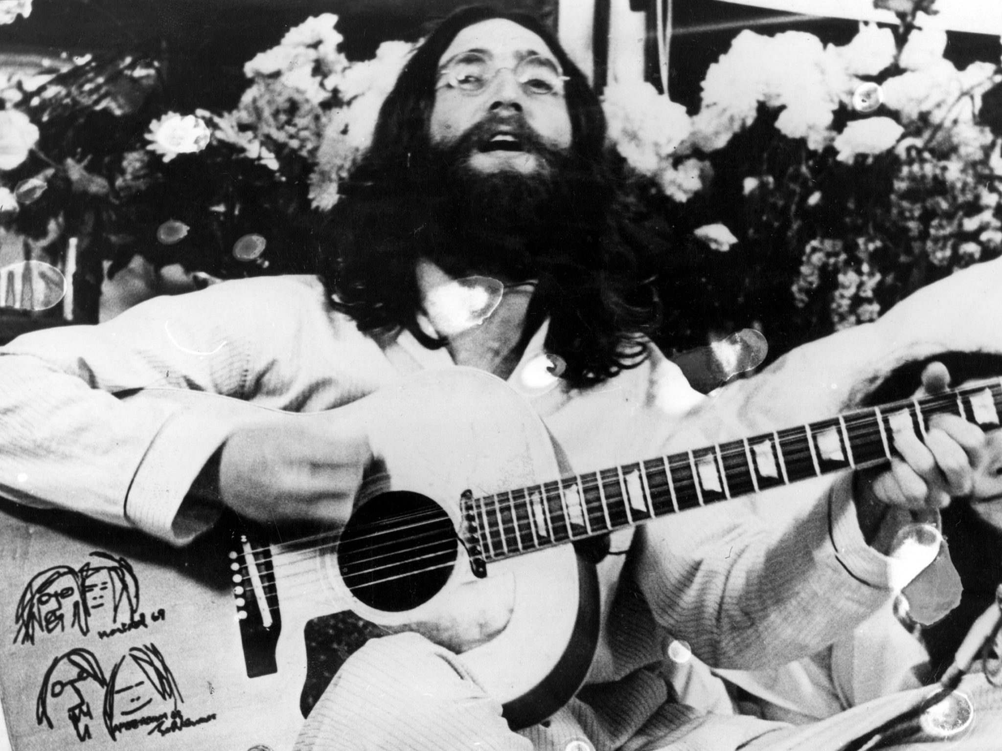 John Lennon sings in Canada in 1969