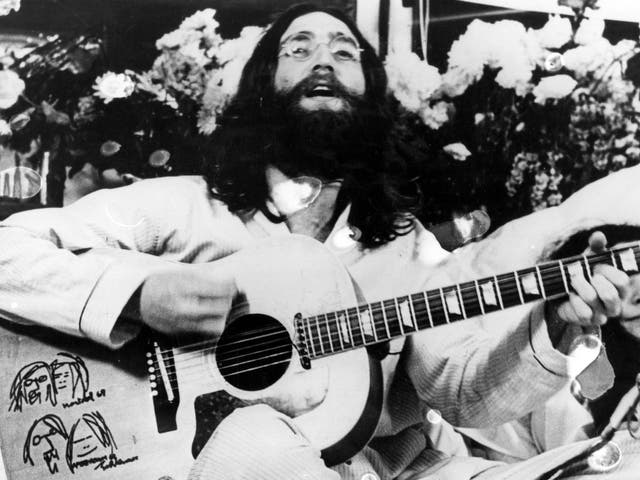 <p>John Lennon sings in Canada in 1969</p>