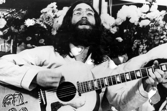 <p>John Lennon sings in Canada in 1969</p>