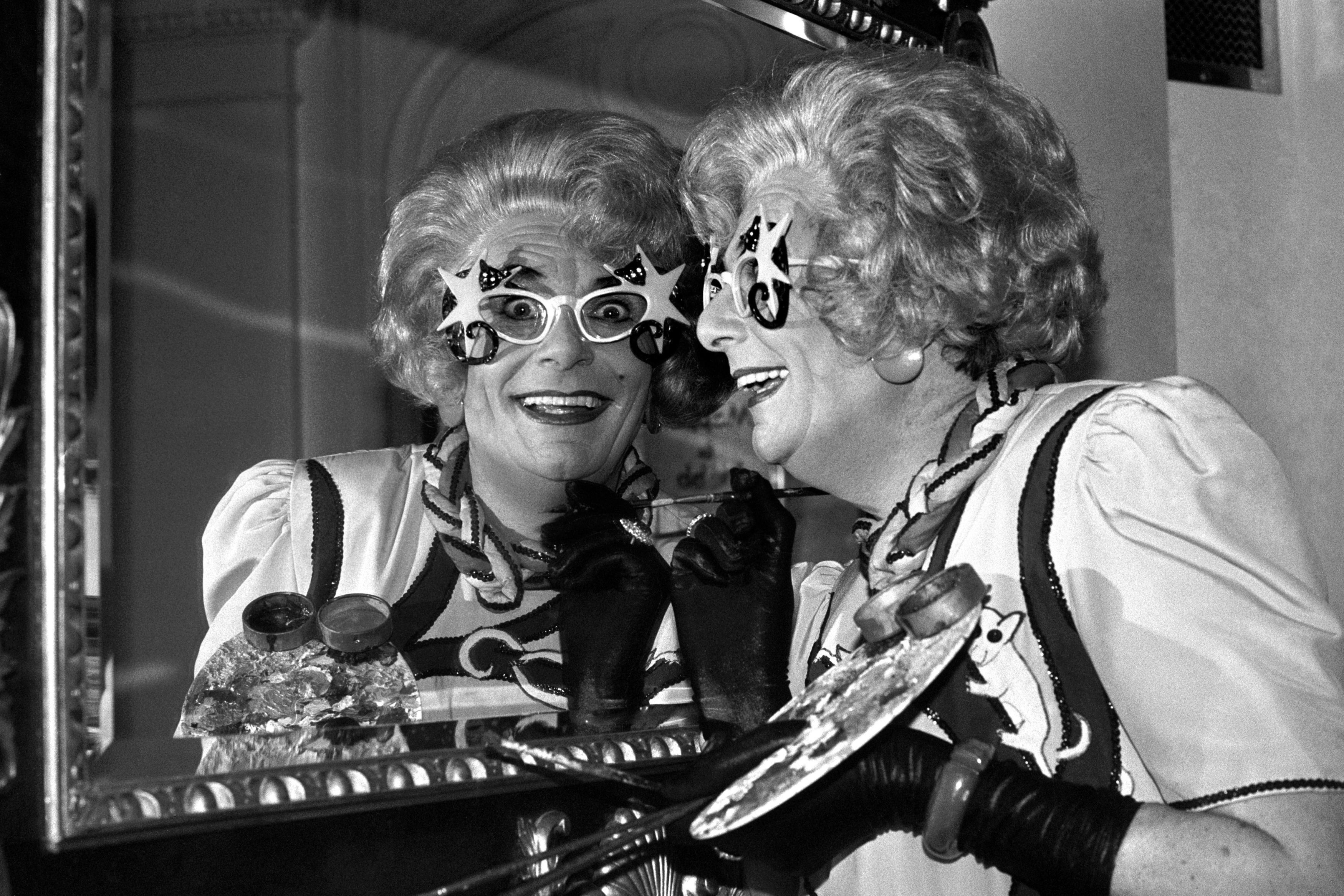 Humphries checking Dame Edna’s make-up at the Park Lane Hotel in Piccadilly, 1988