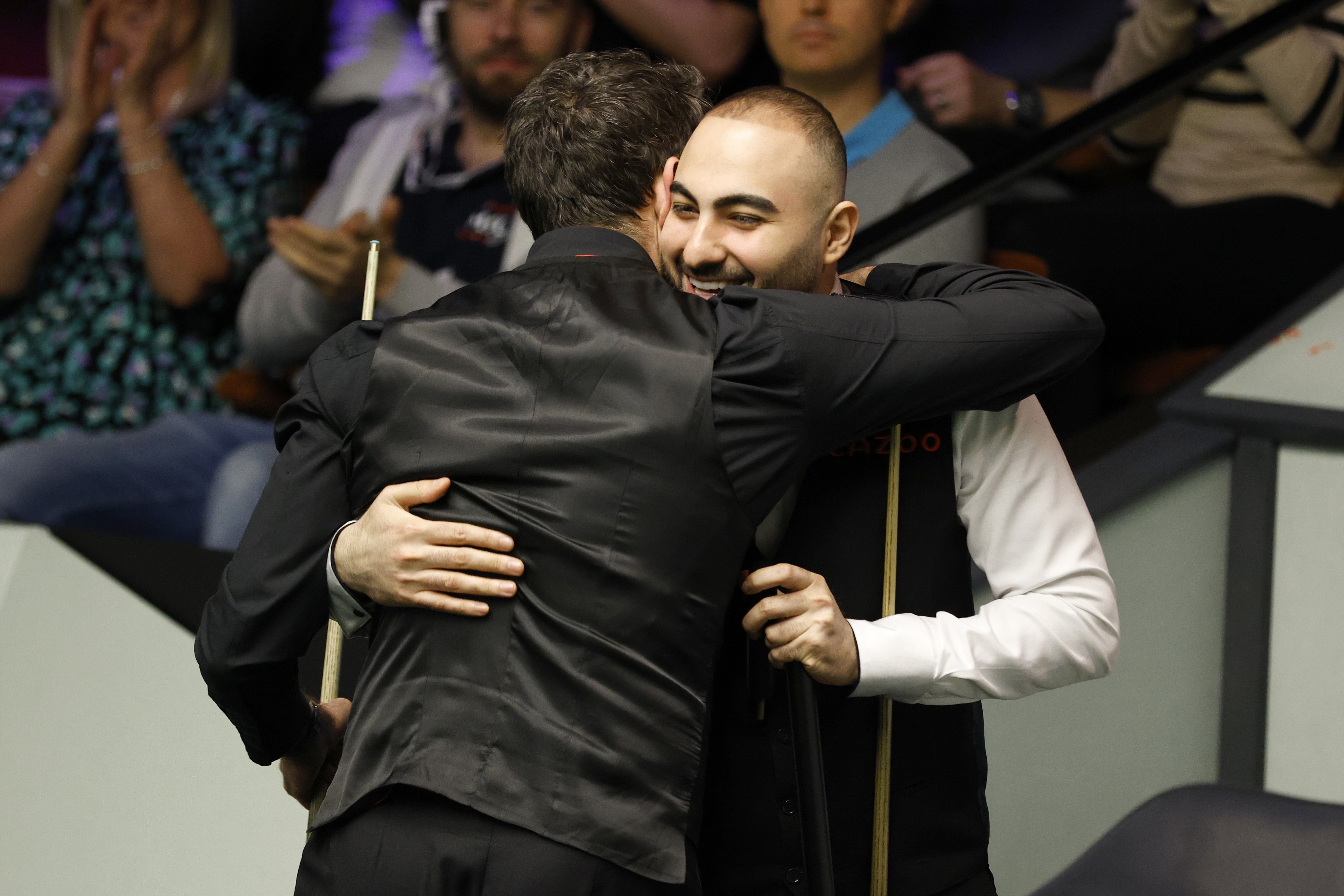 Ronnie O’Sullivan and Hossein vafaei hugged at the end of their second-round contest