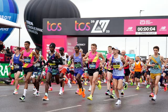 Mo Farah and other competitors at the start of the men’s elite race (Zac Goodwin/PA)
