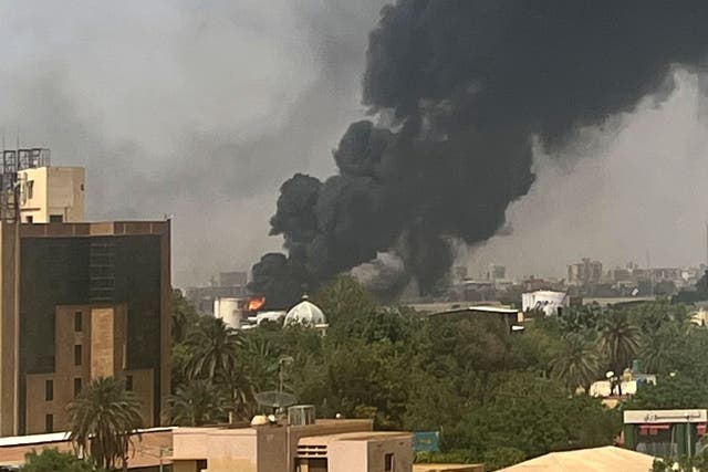 <p>Up to 4,000 UK citizens could be stranded in Sudan amid deadly street fighting and a shortage of food, water and electricity</p>