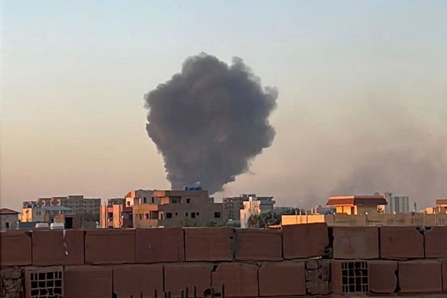 <p>Smoke fills the sky in Khartoum</p>