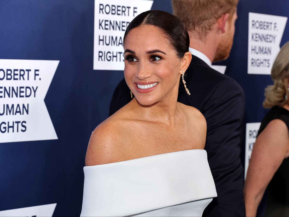 Meghan Markle tampil pertama kali di depan publik sejak mengonfirmasi dia tidak akan menghadiri penobatan Raja