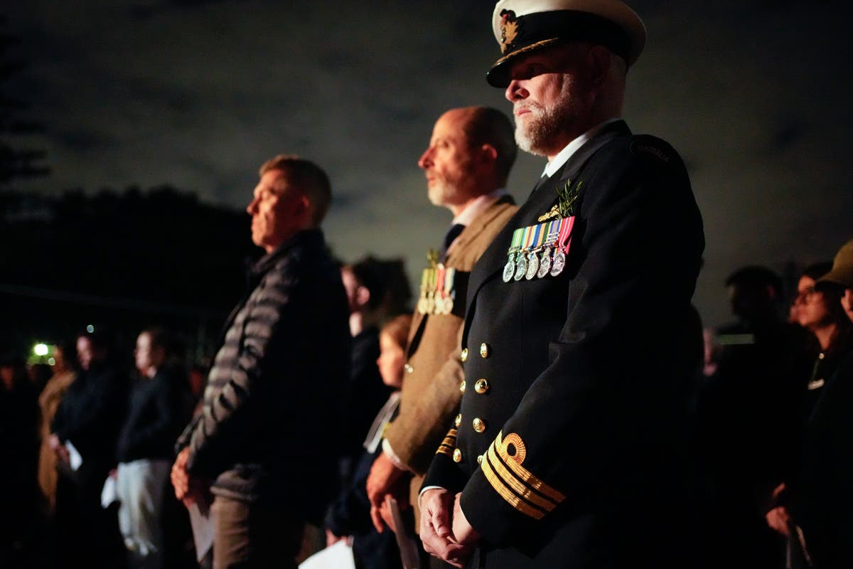 Australians and New Zealanders recall war dead on Anzac Day