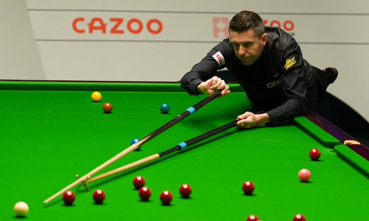 Mark Selby stays on track for fifth world title with impressive Gary