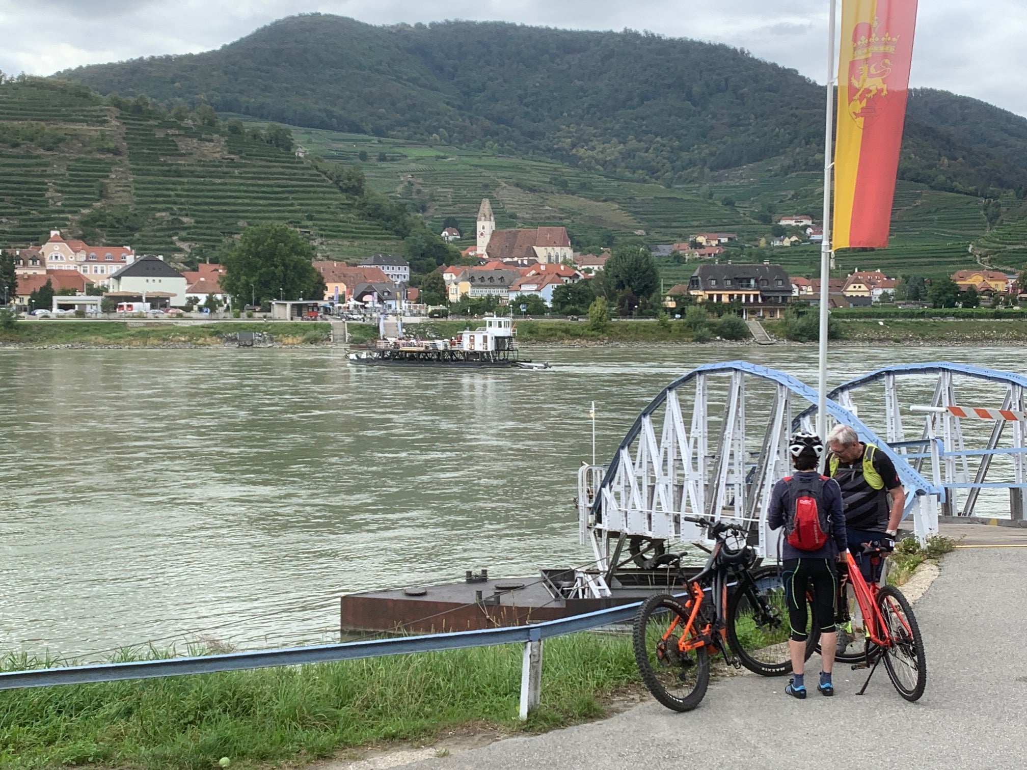 The engineless ferry at Spitz