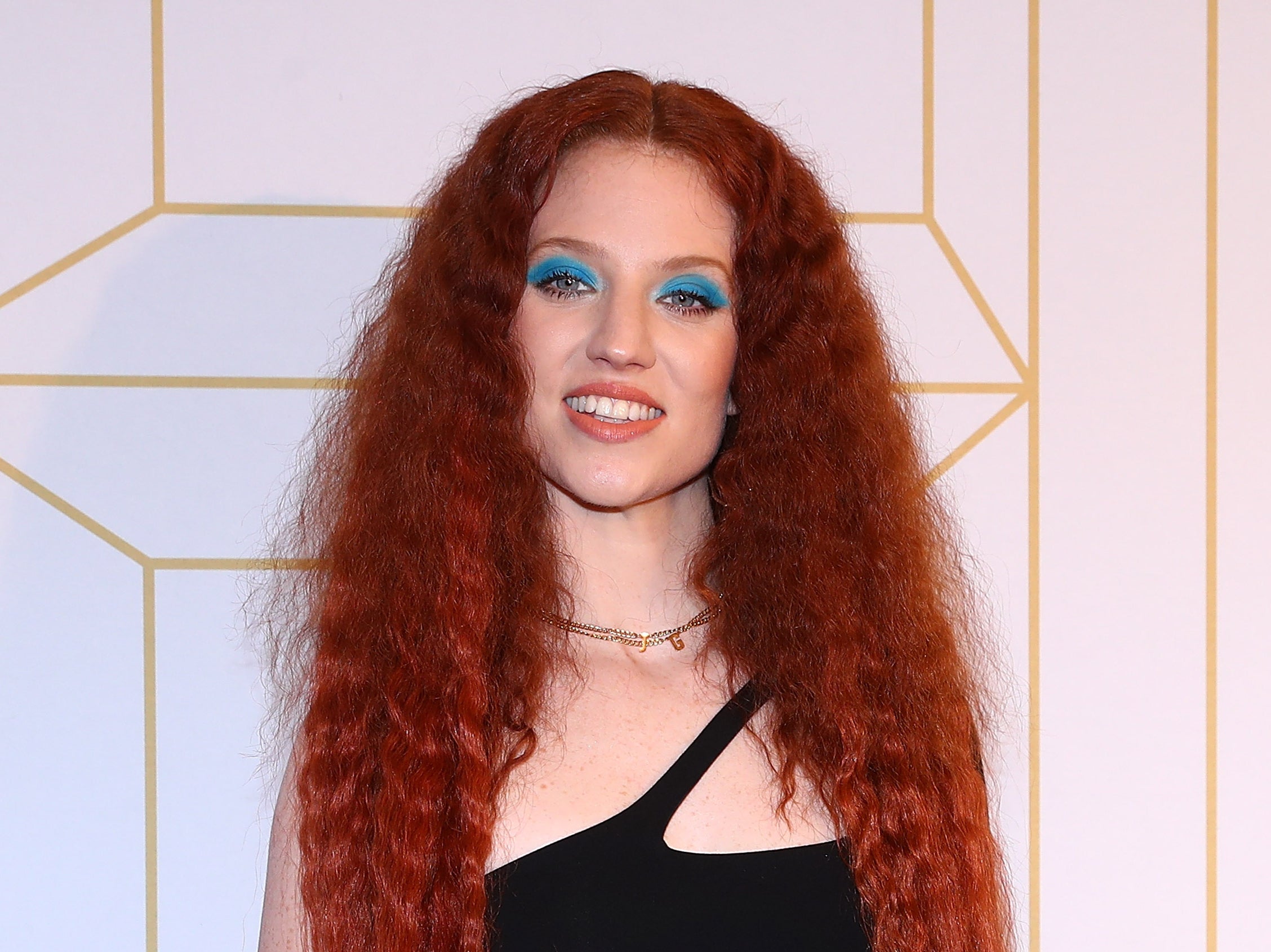 Jess Glynne Questions Criticism She Receives Over Song Hold My Hand s Jess Glynne Questions Criticism She Receives Over Song Hold My Hand s