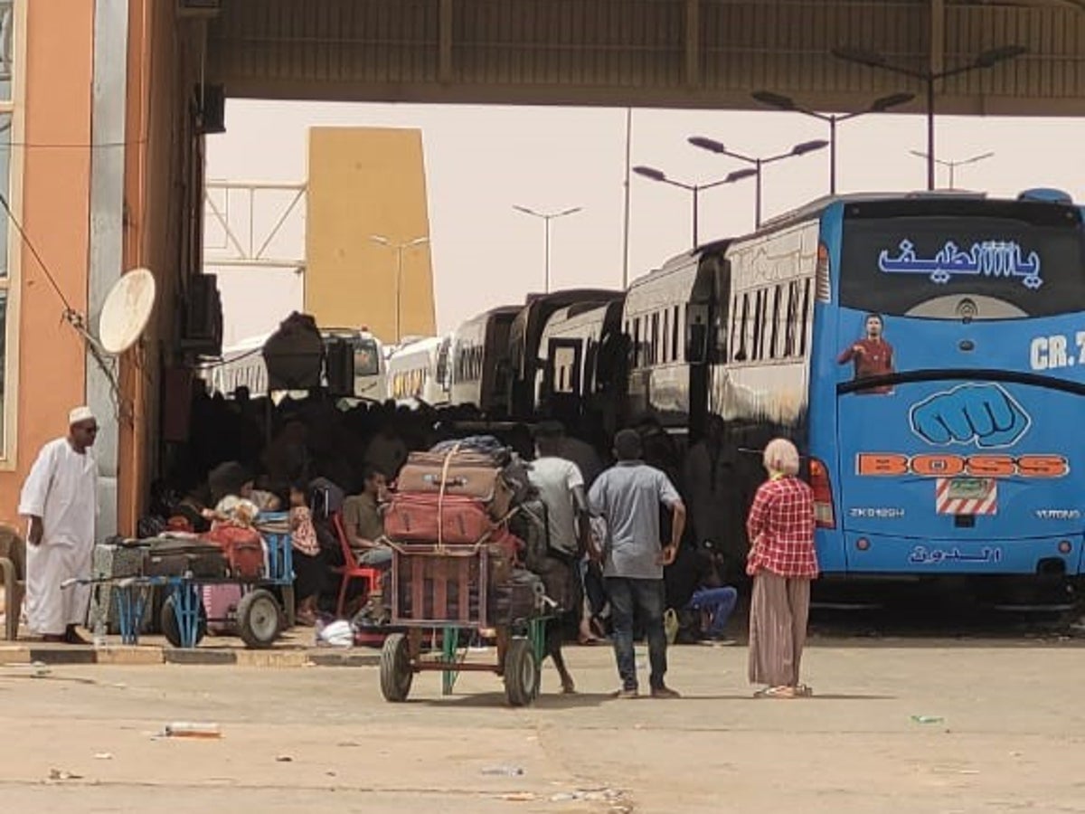 Britons among thousands queuing for days without food and water amid chaos at Egypt-Sudan border
