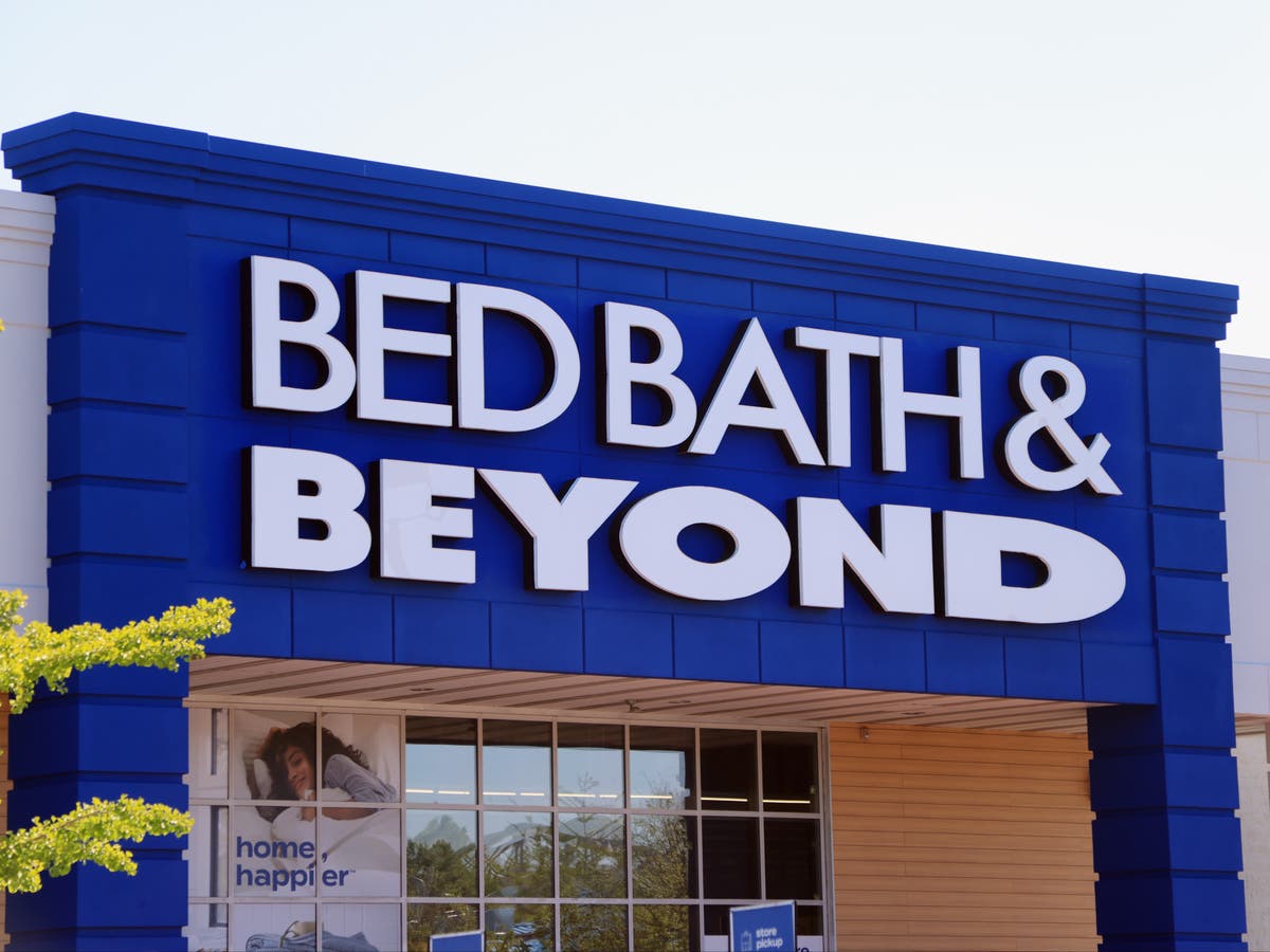 Bed Bath & Beyond customers rush to use coupons following store’s bankruptcy filing Bed Bath & Beyond customers rush to use coupons following store’s bankruptcy filing