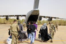 Sudan – live: UK ‘pushing hard’ for ceasefire extension as Britons race for evacuation