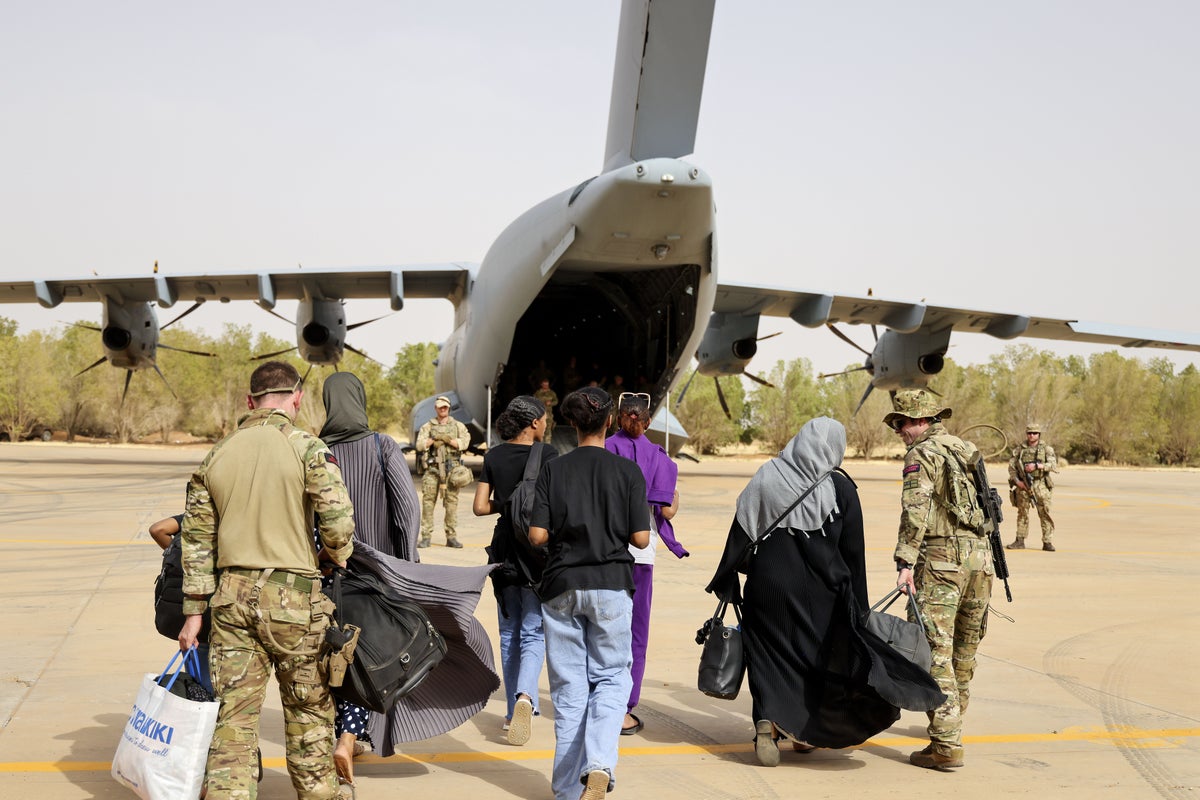 Sudan – live: Warring factions agree to extend truce as nearly 900 Britons rescued