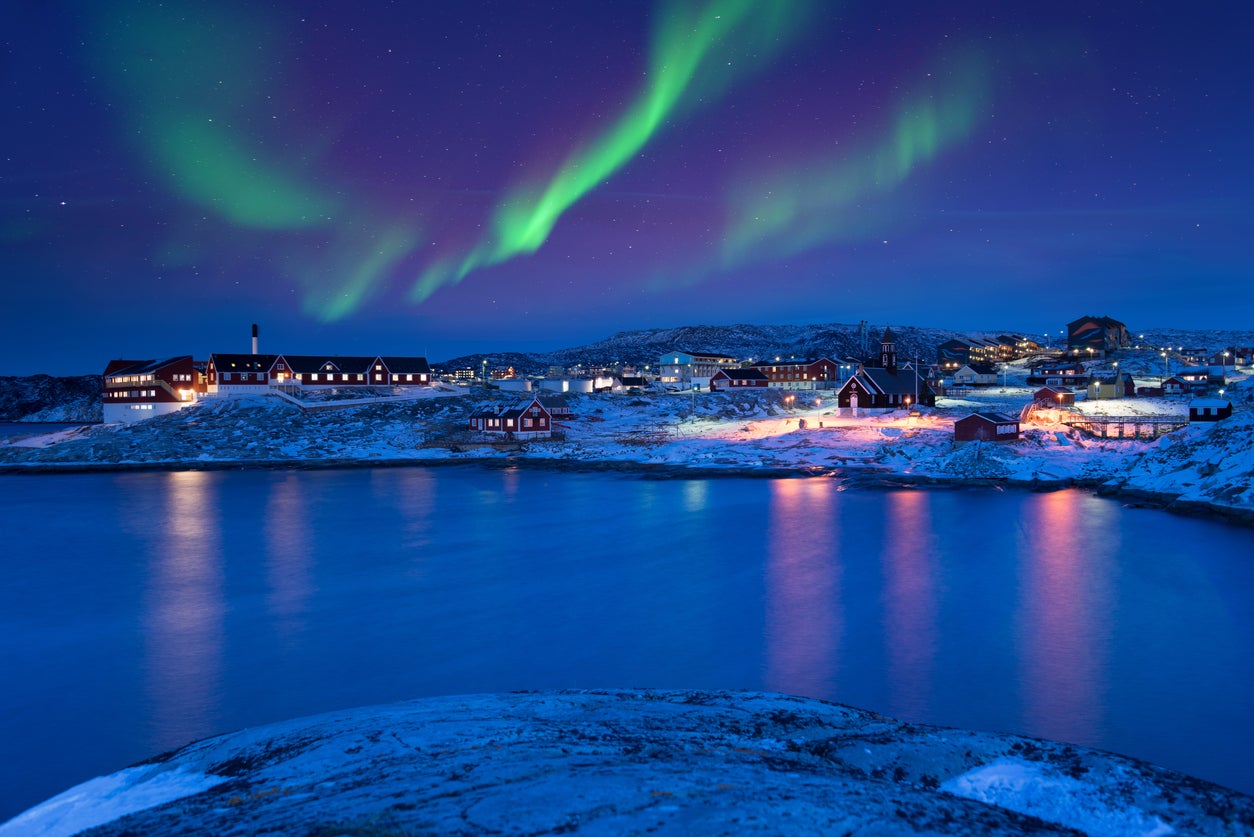 The aurora dances over Ilulissat