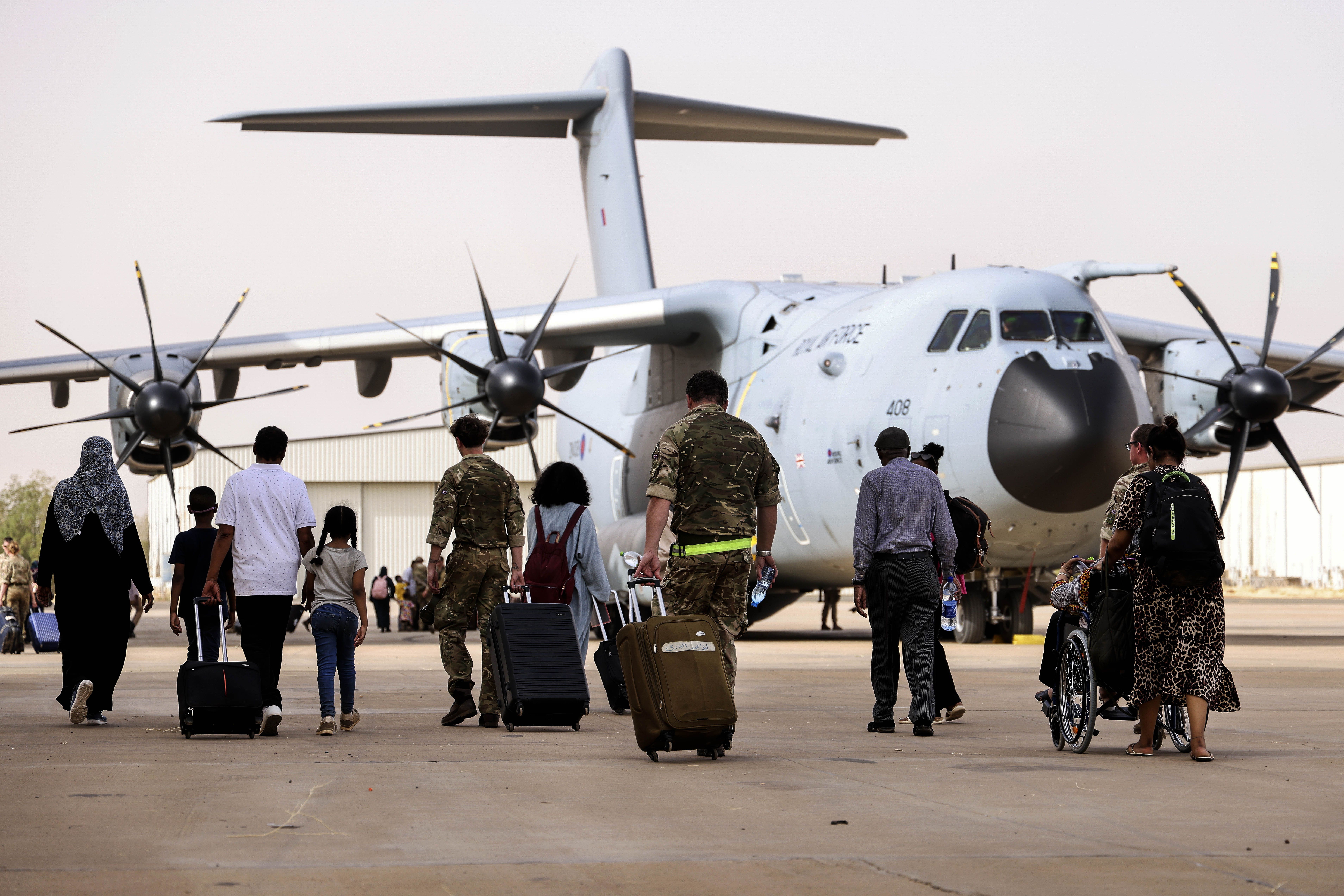 British nationals board an RAF aircraft in Khartoum, as the UK confirmed that almost 900 Britons have been evacuated from the country