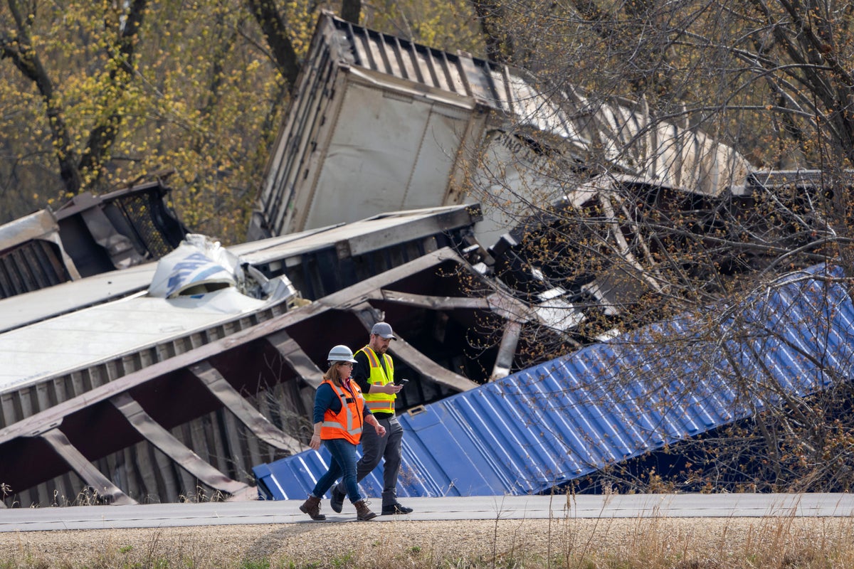 Derailed train cars removed from river in Wisconsin