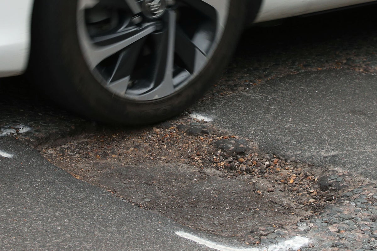 Surge in pothole-related breakdowns due to ‘scandalous’ state of roads – RAC