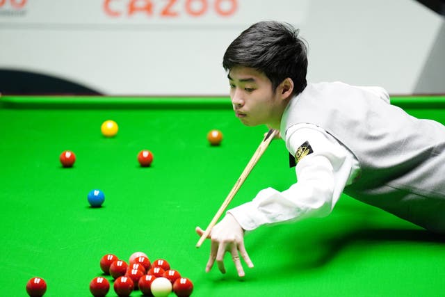 <p>Si Jiahui in action against Anthony McGill during the quarter-finals</p>