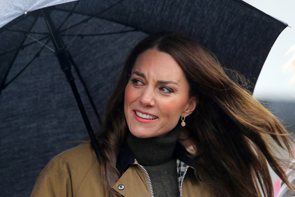 Video captures moment Kate Middleton lets baby play with her $845 handbag