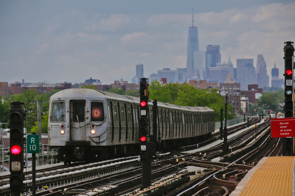 New York subway passenger strangles ‘aggressive’ homeless man in ...