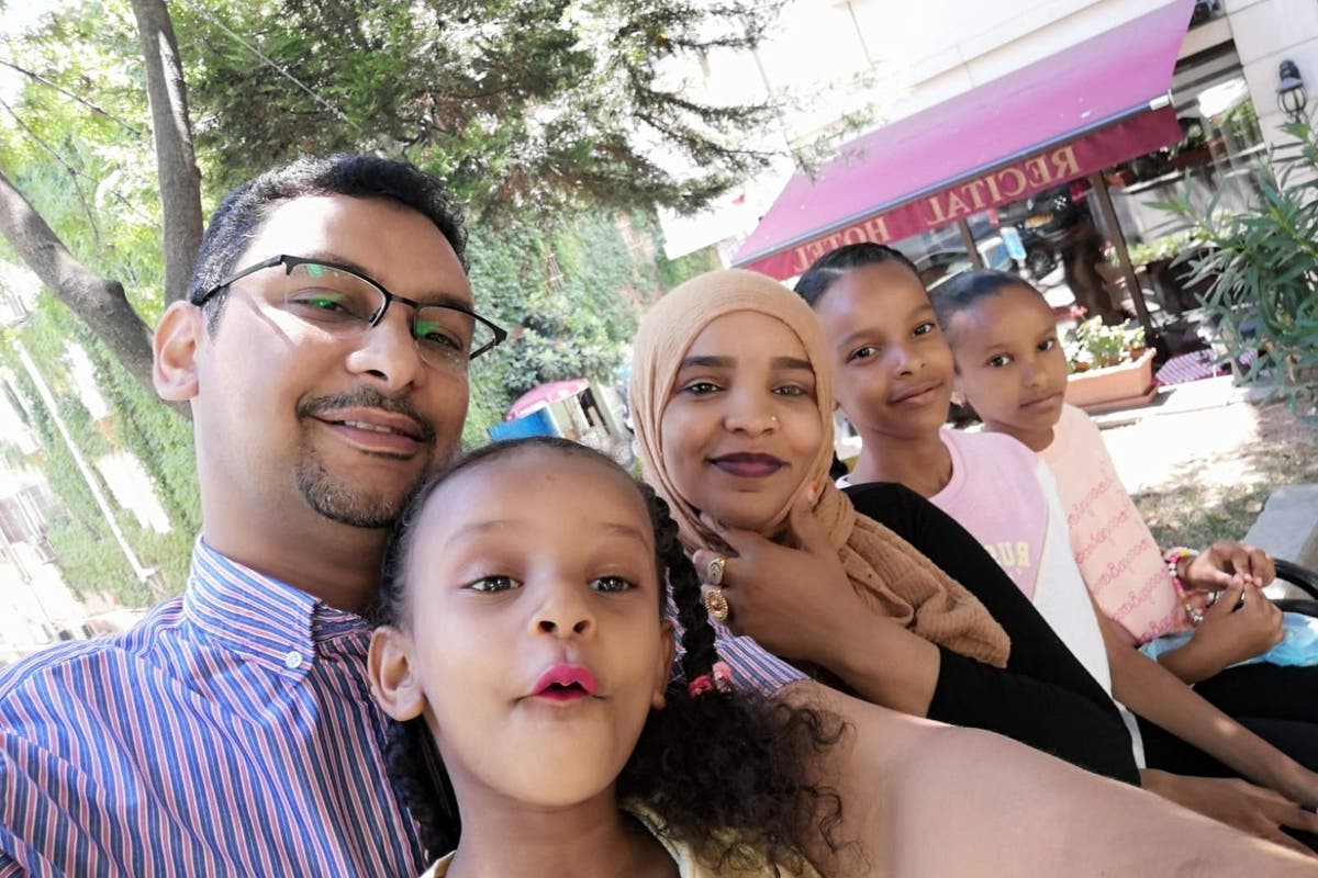 Suami dan istri pekerja NHS di Sudan merasa ‘ditinggalkan tanpa dukungan’