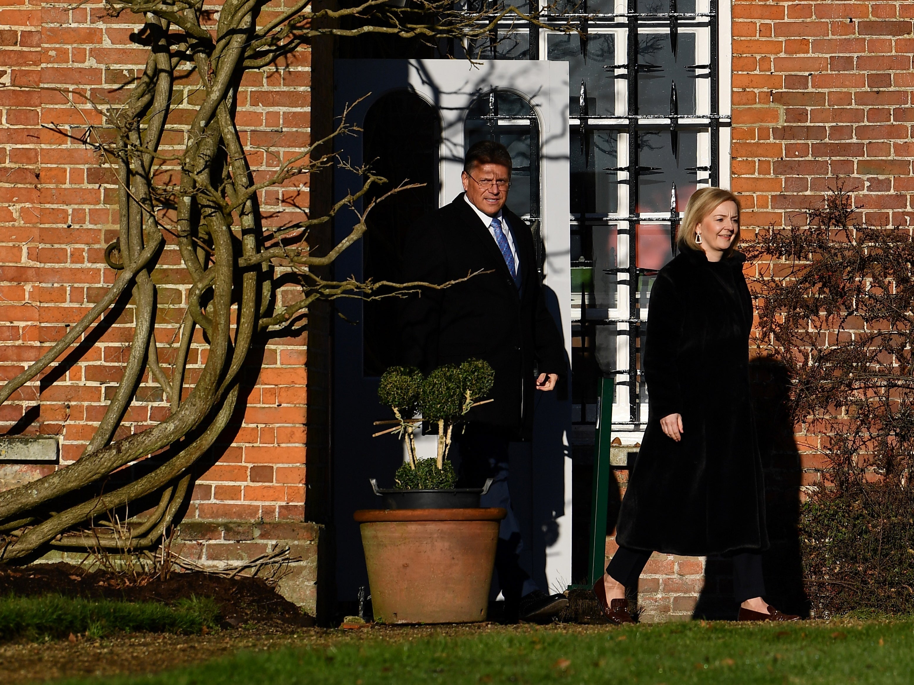 Liz Truss hosting Maros Sefcovic at Chevening in January 2022