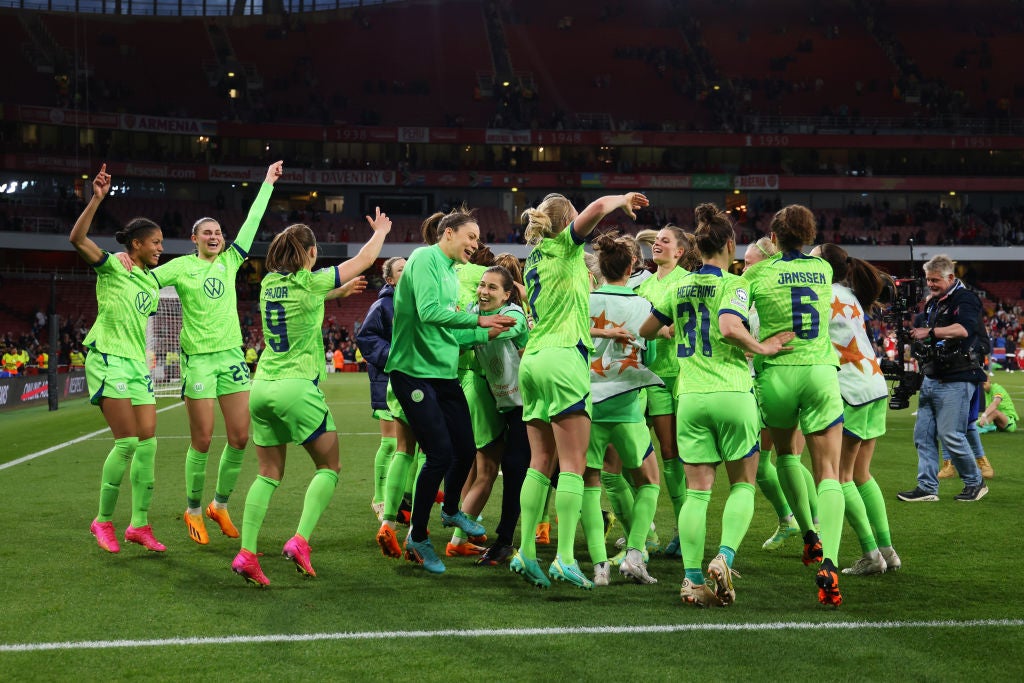 Wolfsburg celebrate their win at the Emirates