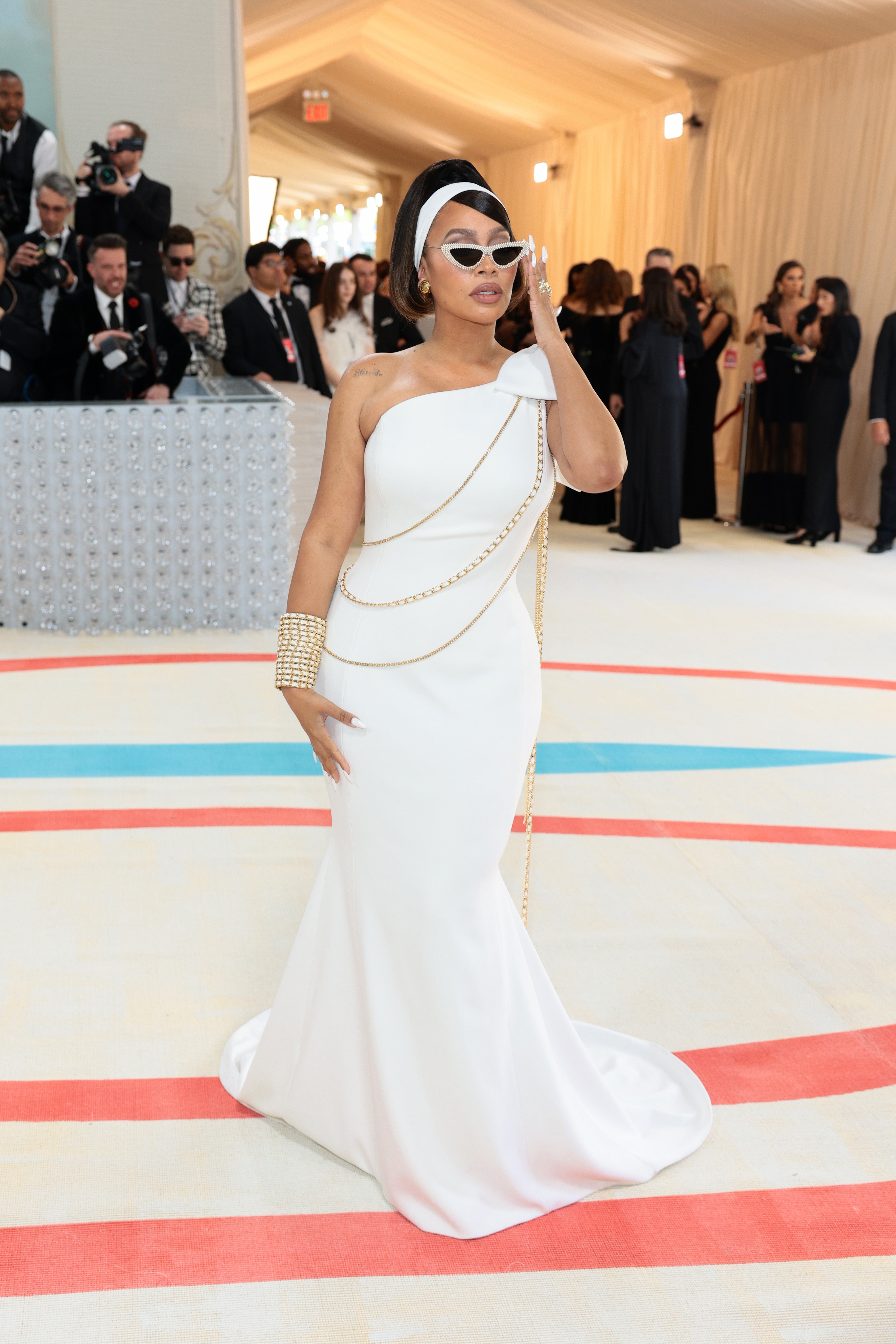 Met Gala: Best dressed stars on the red carpet, from Kim Kardashian to Anne  Hathaway