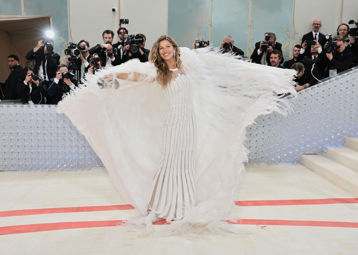 Gisele Bündchen poses solo on Met Gala red carpet following Tom Brady divorce