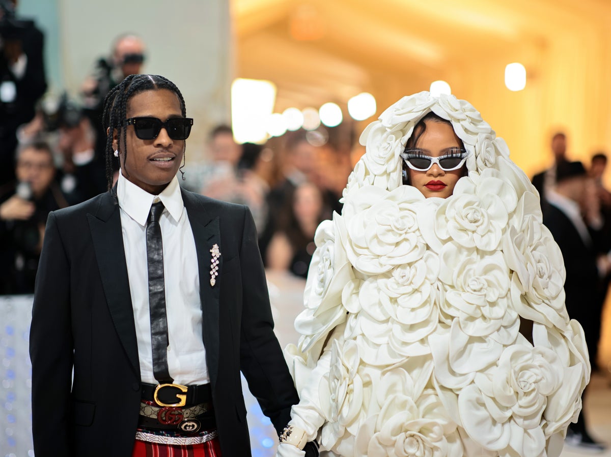 Met Gala 2023 – live: Models protest Karl Lagerfeld theme as empty red carpet causes confusion