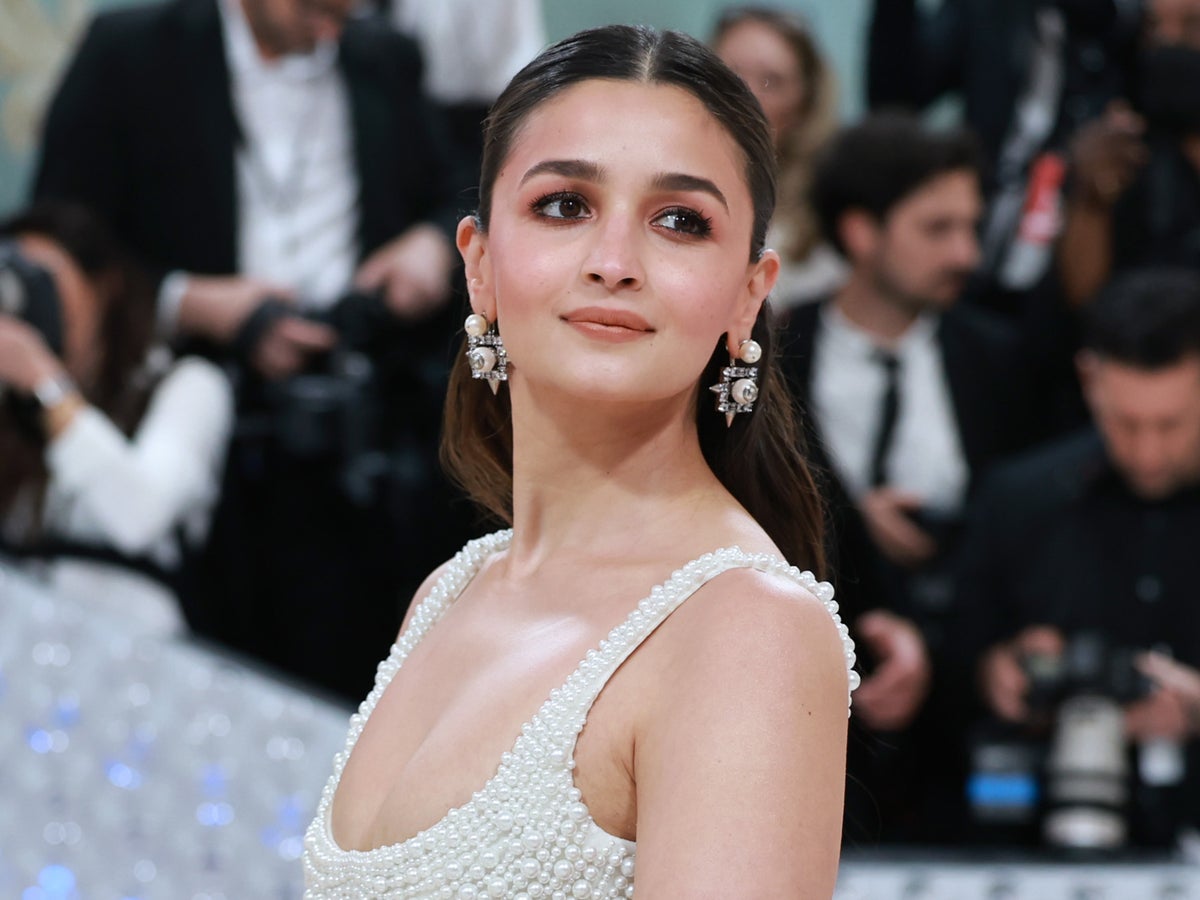 alia bhatt met gala dress designer Alia Bhatt's Sabyasachi Sari Featured a 23-Foot-Long Train and Rare Gems for the 2024 Met Gala