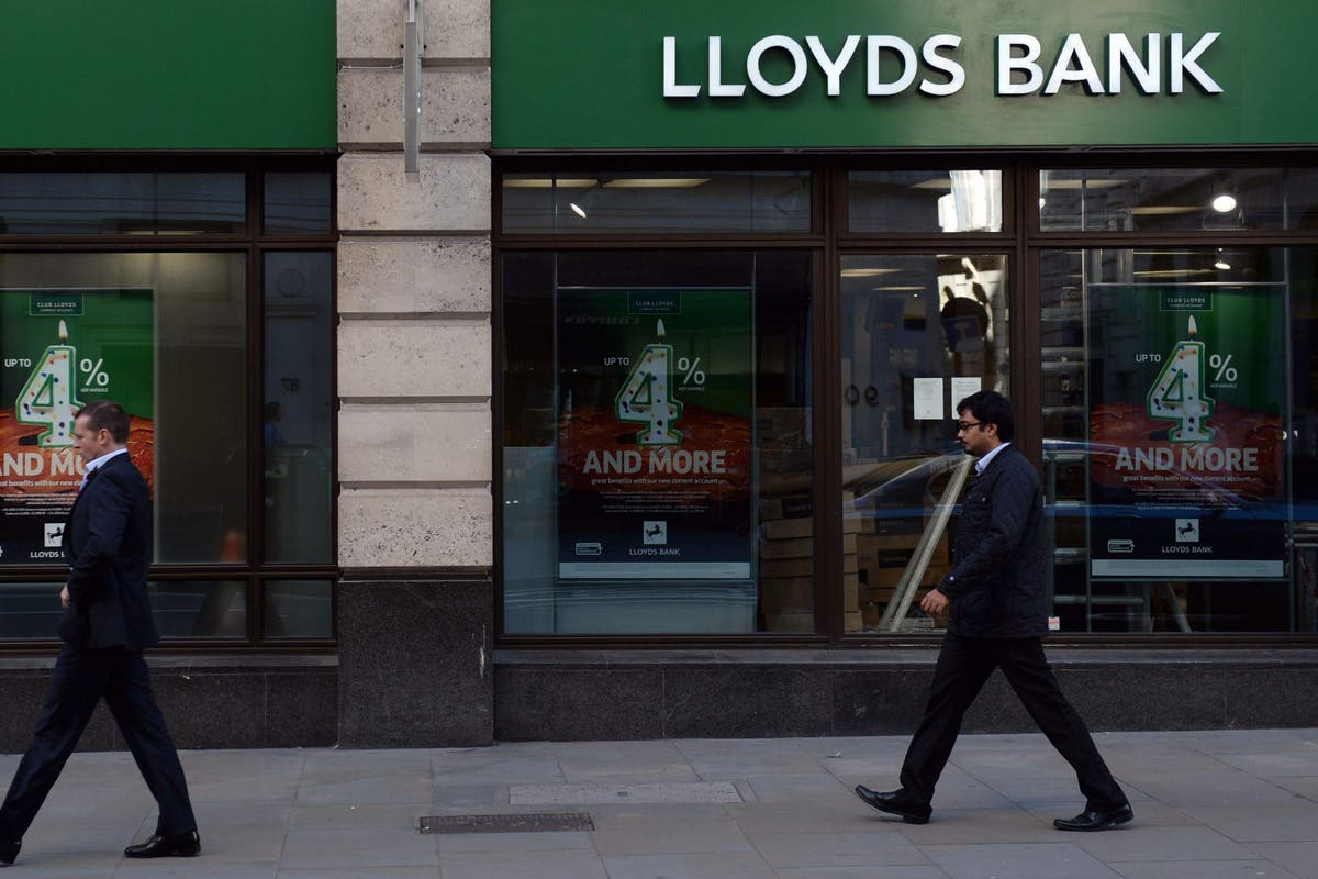 Lloyds beats forecasts with 46% leap in profits after interest rates boost