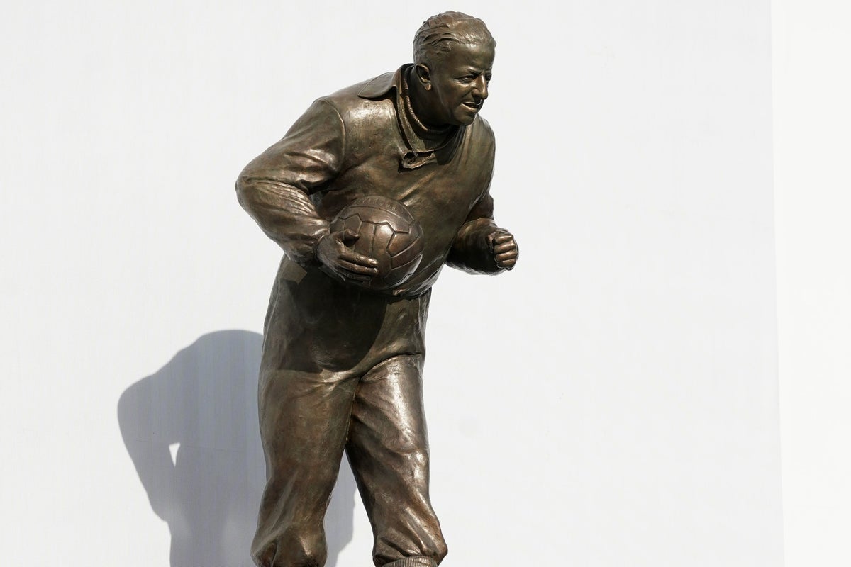 Statue of Manchester United great Jimmy Murphy unveiled at Old Trafford