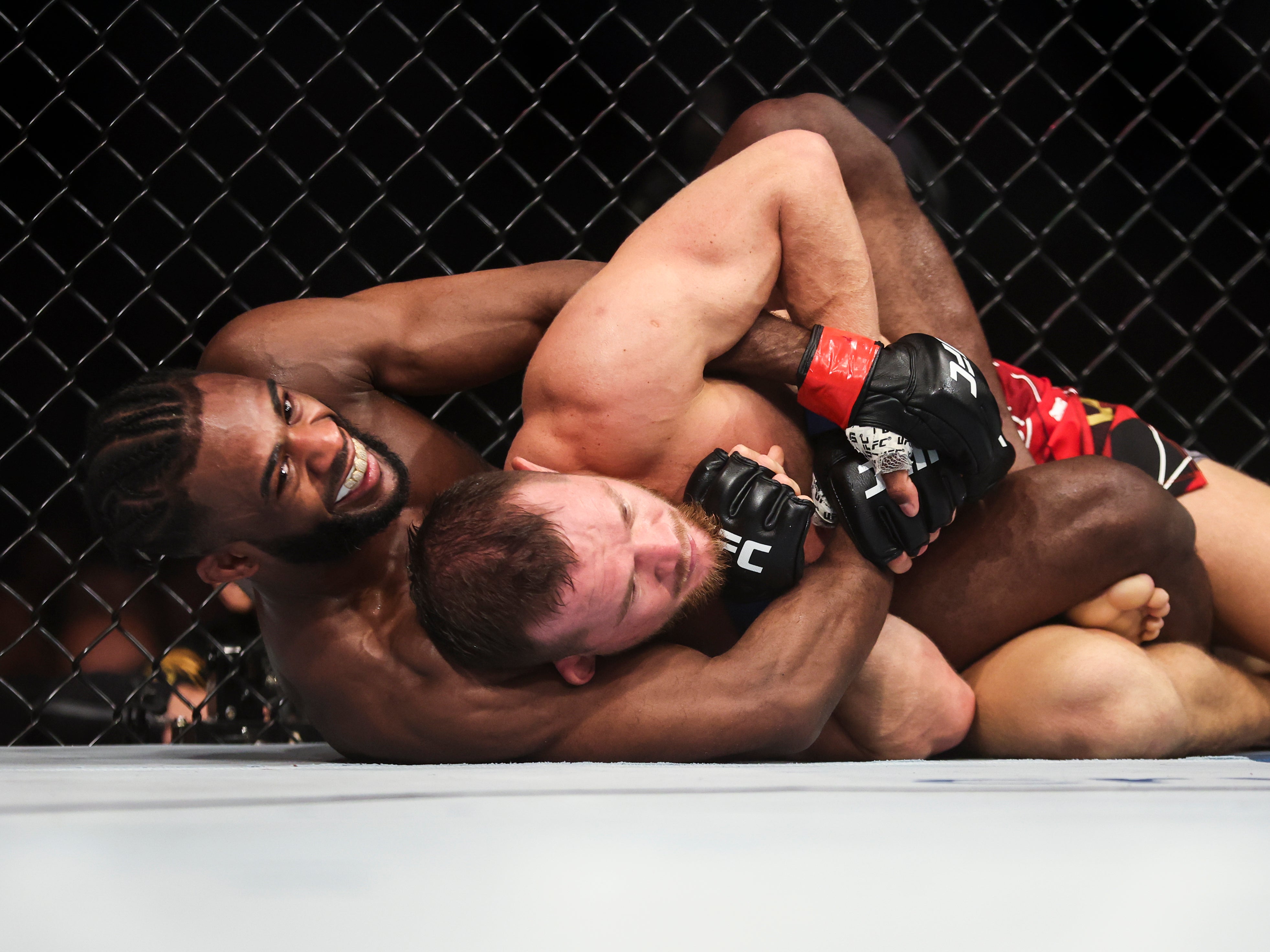 Aljamain Sterling (left) won his rematch with Petr Yan on points