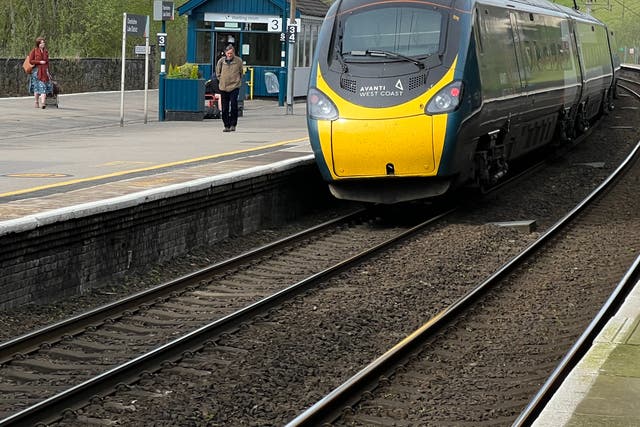 <p>Mind the gap: a northbound Avanti West Coast train departs from Oxenholme station in Cumbria, after failing to connect seamlessly with a train to Windermere </p>
