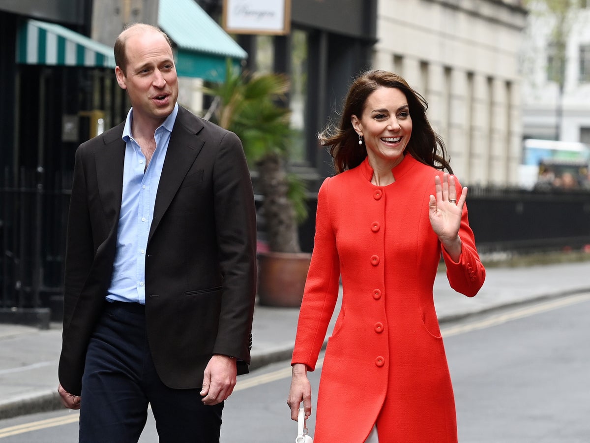 Prince William and Kate Middleton ride on Elizabeth…