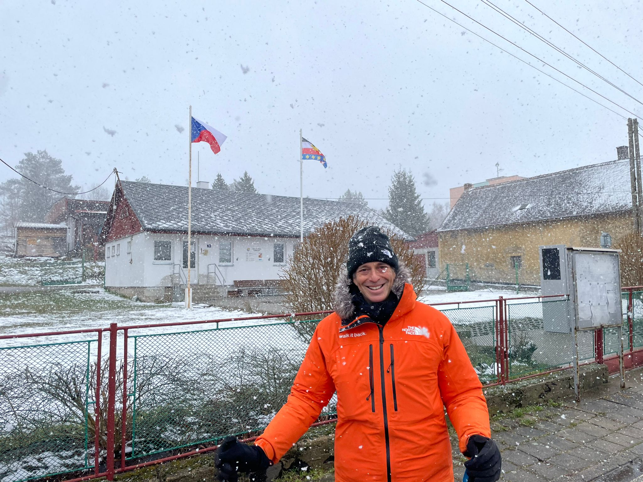 Mr Cohon poses for a photo as he enters the Hungarian border