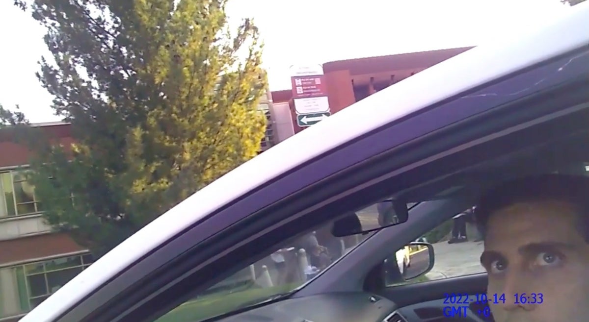 Bodycam görüntüleri, Idaho cinayetlerinden bir ay önce polisin durduğu sırada savunmacı Bryan Kohberger'i yakaladı