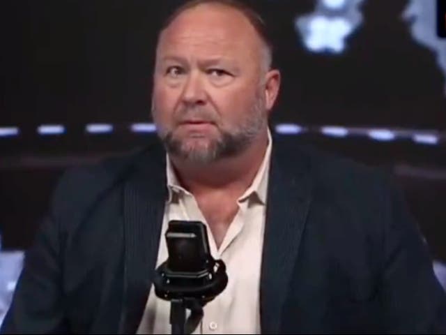 <p>Conspiracy theorist Alex Jones fumes after he is pranked by an AI phone call mimicking former Fox News host Tucker Carlson’s voice</p>